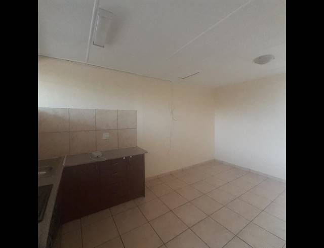 2 BEDROOM APARTMENT FOR SALE IN SASOLBURG EXT 2
